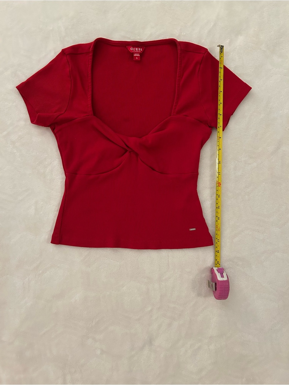 GUESS Red Twist-Front Ribbed Tee - Picture 7 of 8